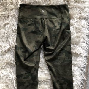 Size 6 rare Camo lululemon Capri leggings